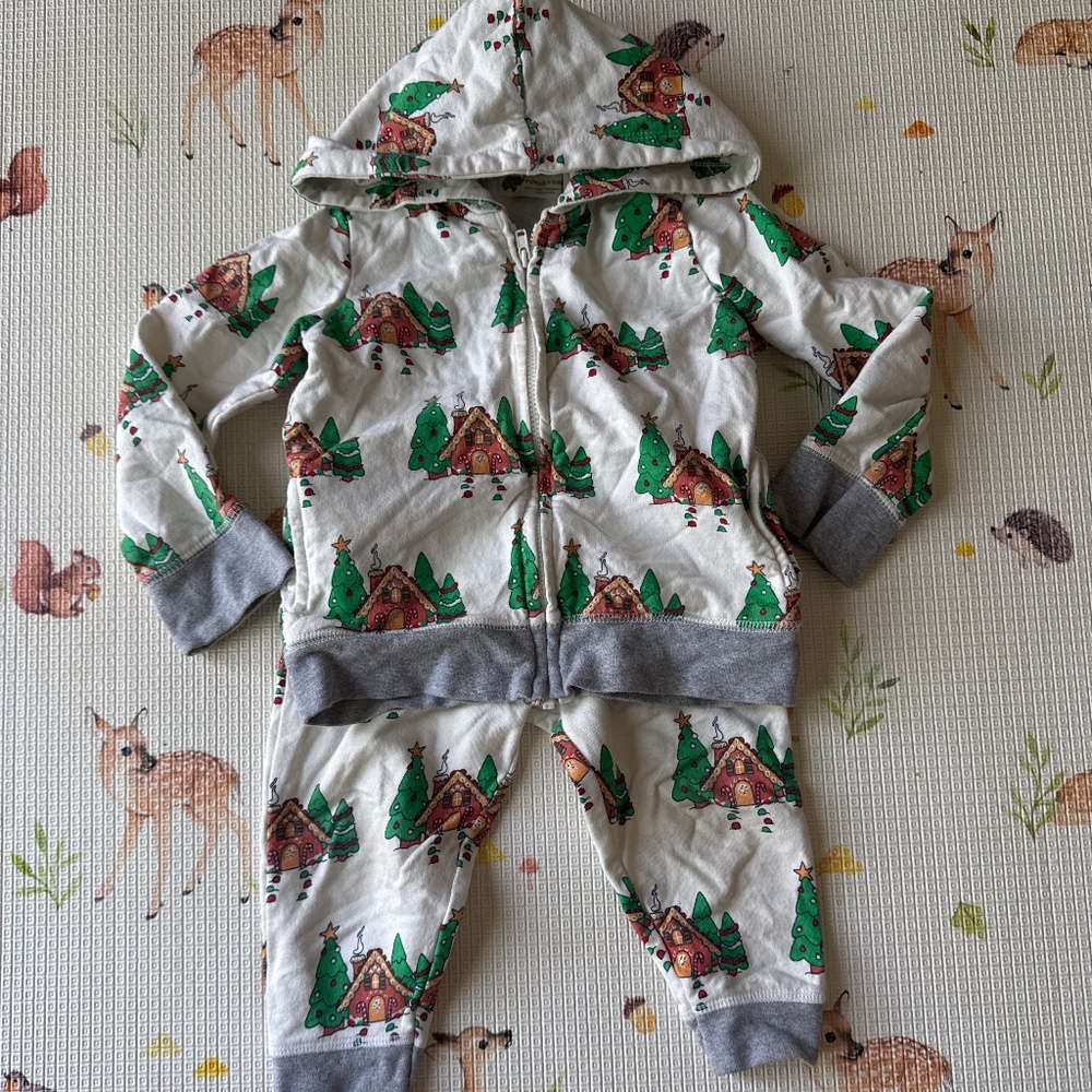 Monica & Andy Holiday Unisex Sweatsuit set